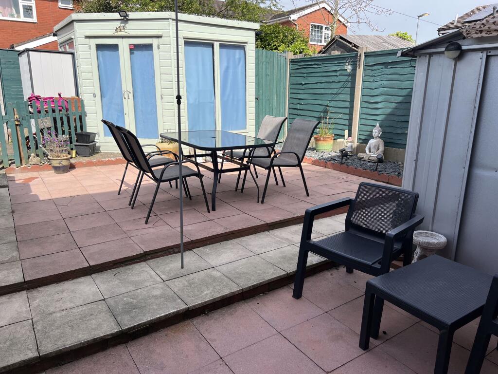 Britannia Ave, Britannia Avenue, Shaw, Oldham, Greater Manchester, OL2 photo 2