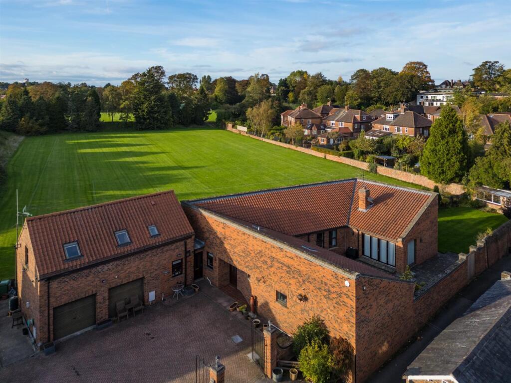 Main image of property: 194a Mount Vale, York