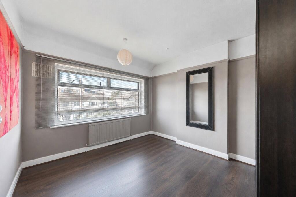 House in Kingston upon Thames - More