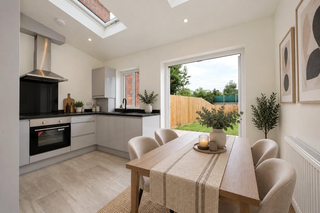 House in Kingston upon Thames - More