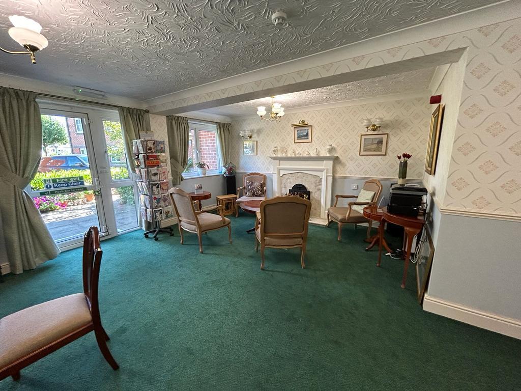 Apartment in Southend-on-Sea - View 4