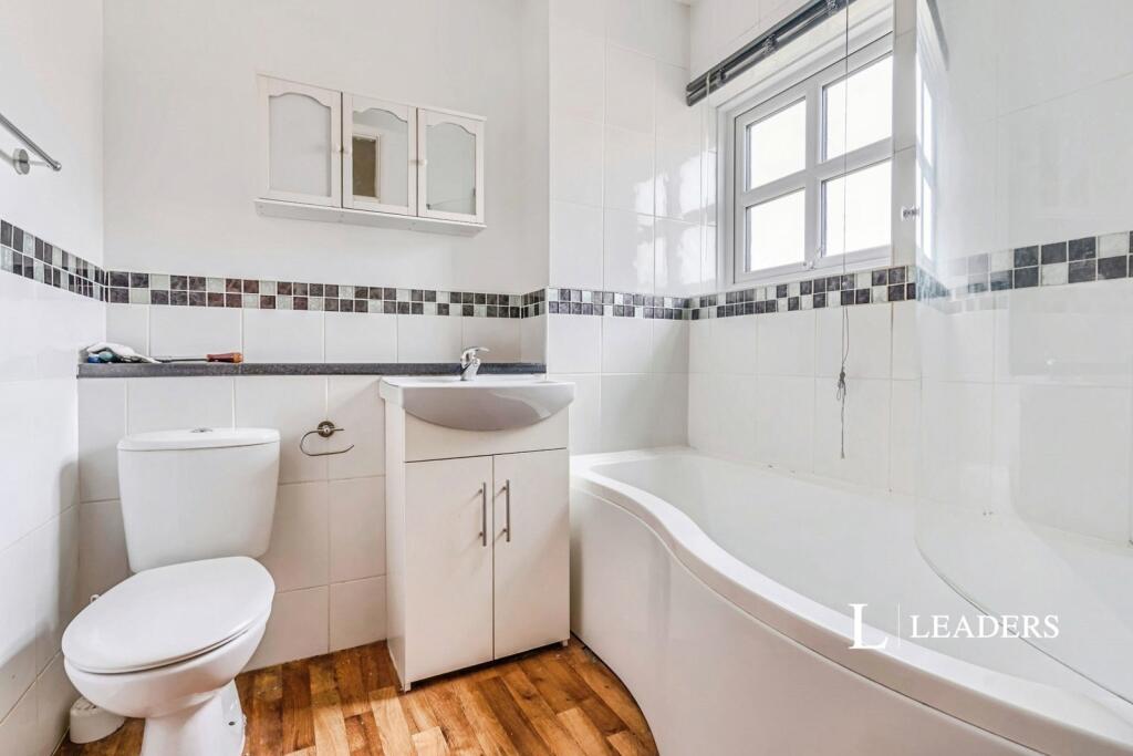 Apartment in Adur, West Sussex - View 3