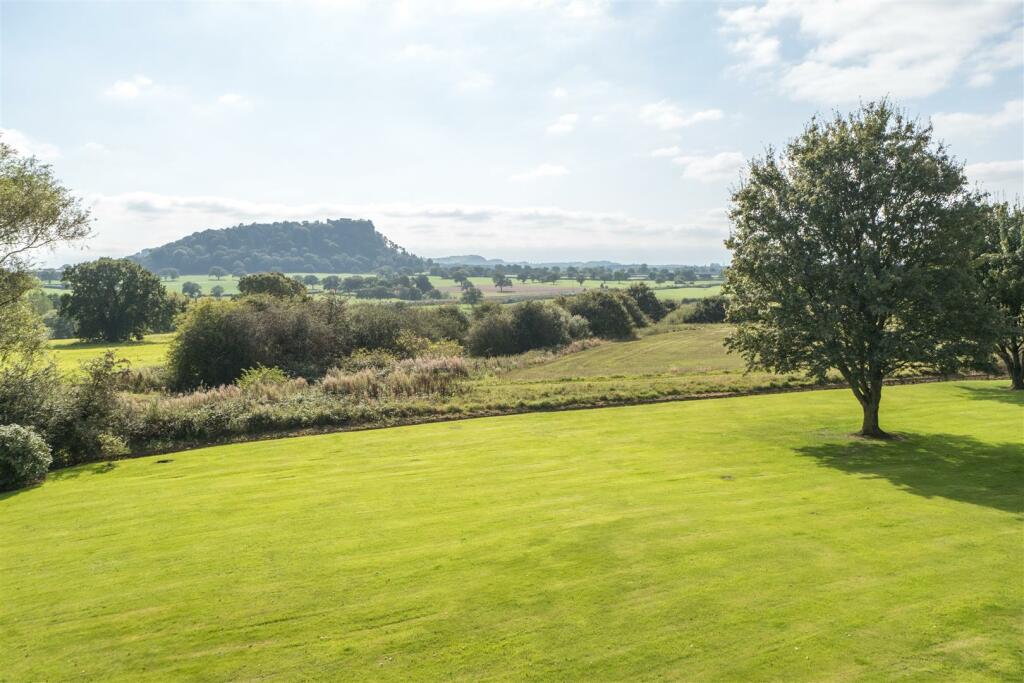 An immaculately presented and individually designed detached family home in Tiverton, Tarporley photo 4