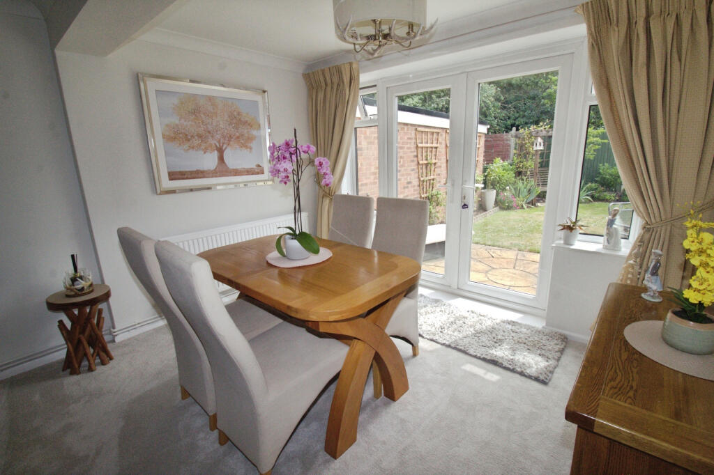 Manor Way, Deeping St James, Market Deeping photo 4