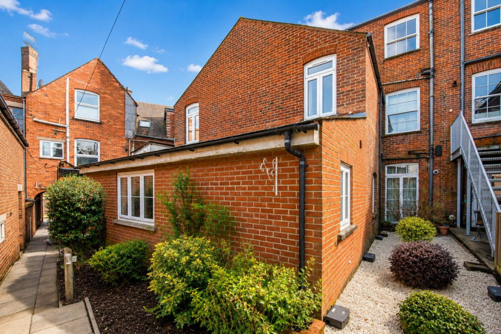 Main image of property:  17 High Street, , Lyndhurst, SO43