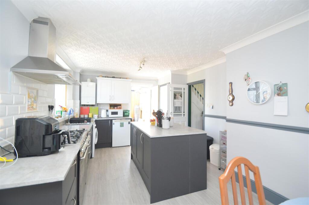 House in East Cowes, Isle of Wight - More