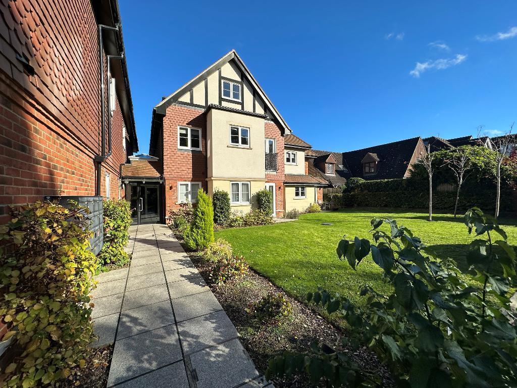 Main image of property: Limpsfield Road, Warlingham, Surrey, CR6 9RL