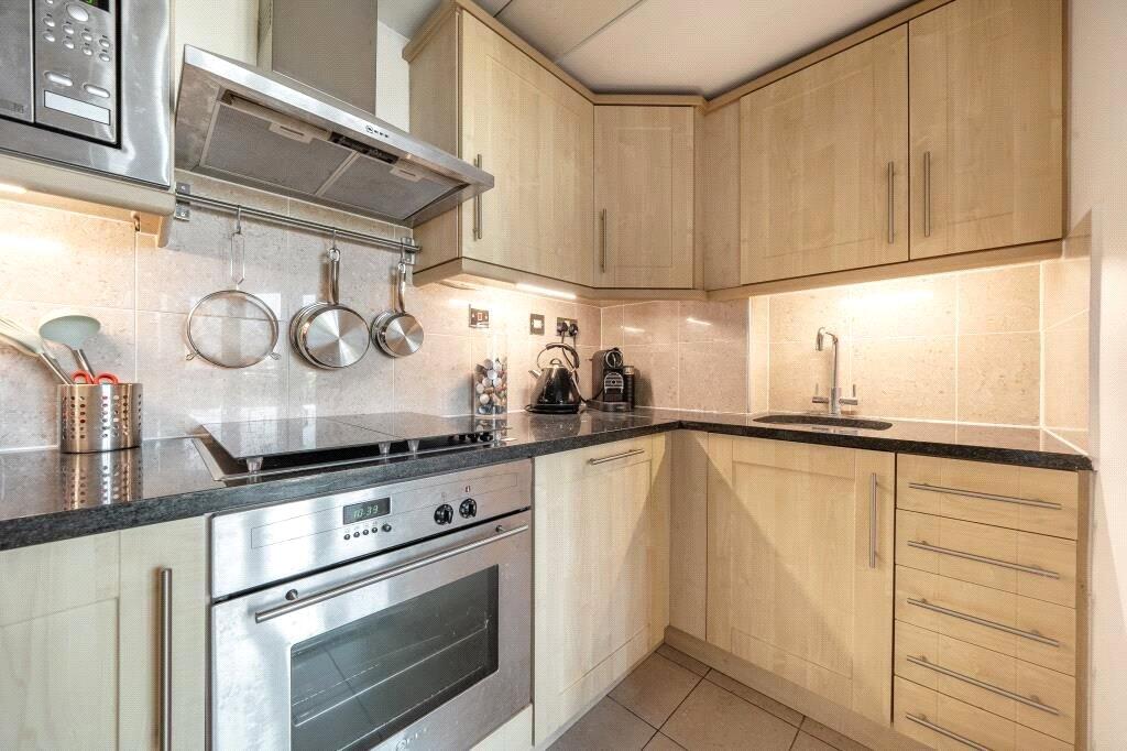 Apartment in Enfield - View 5