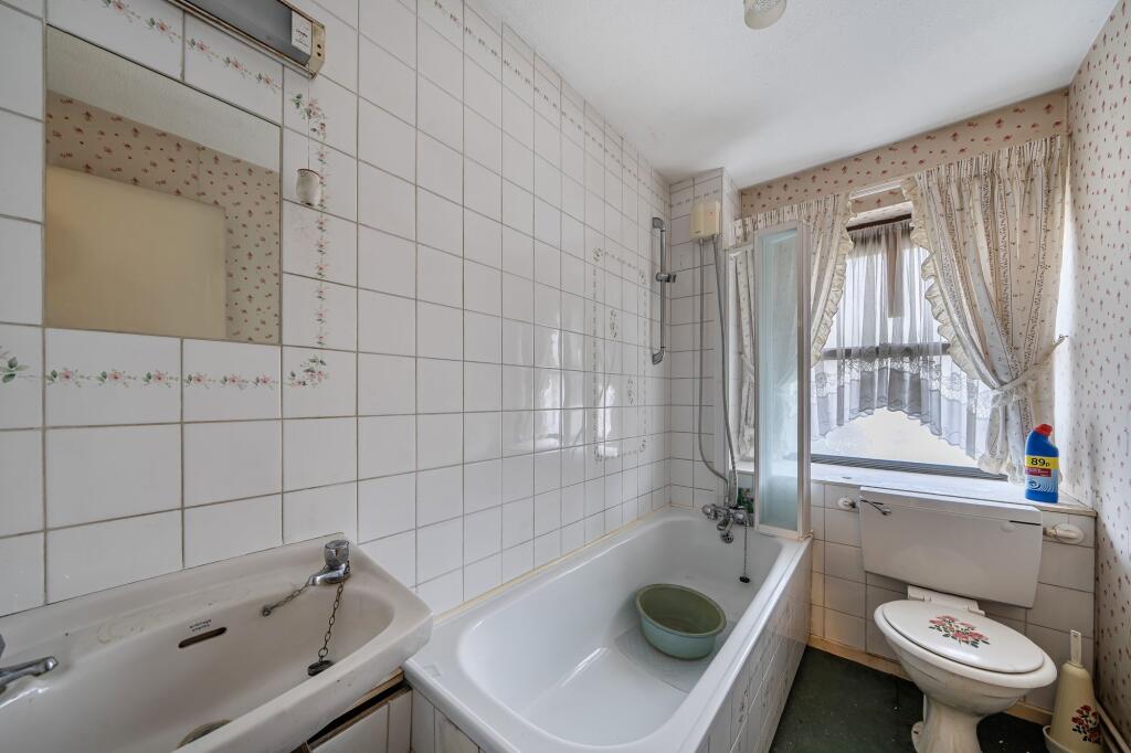 Frankland Close, London, SE16 photo 4