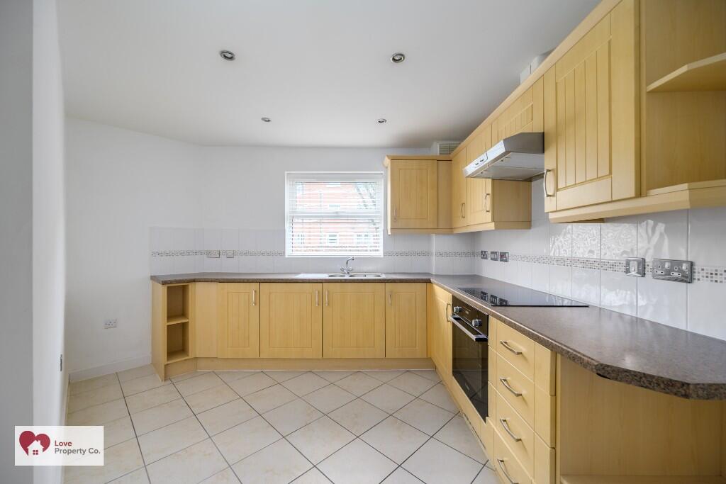 Apartment in Solihull, West Midlands - View 2