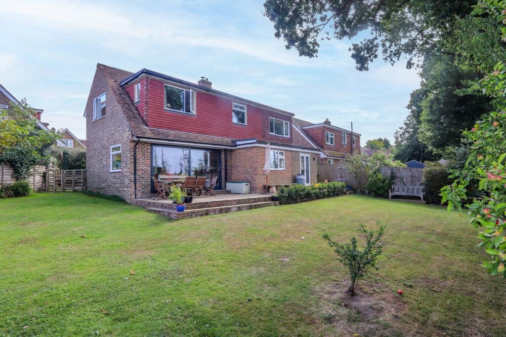 4-bed detached on Battle Gates, Battle, TN33, £590,000