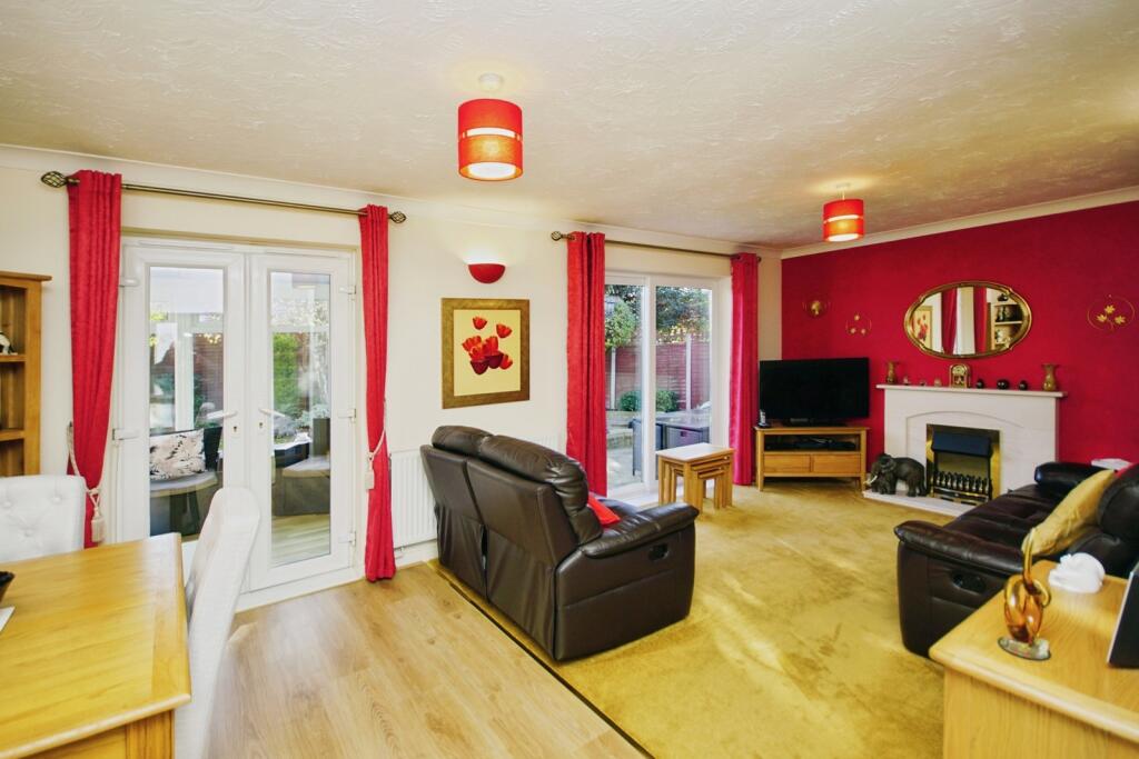 10 Aintree Drive photo 4