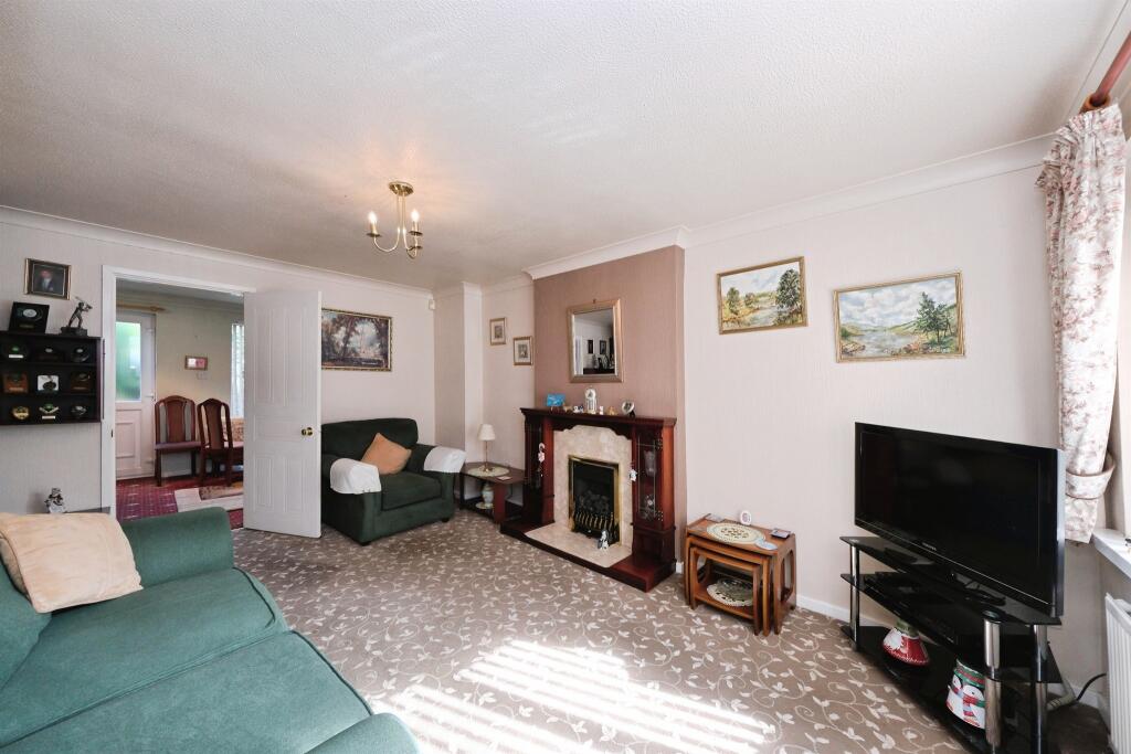 House in Chesterfield, Derbyshire - View 3
