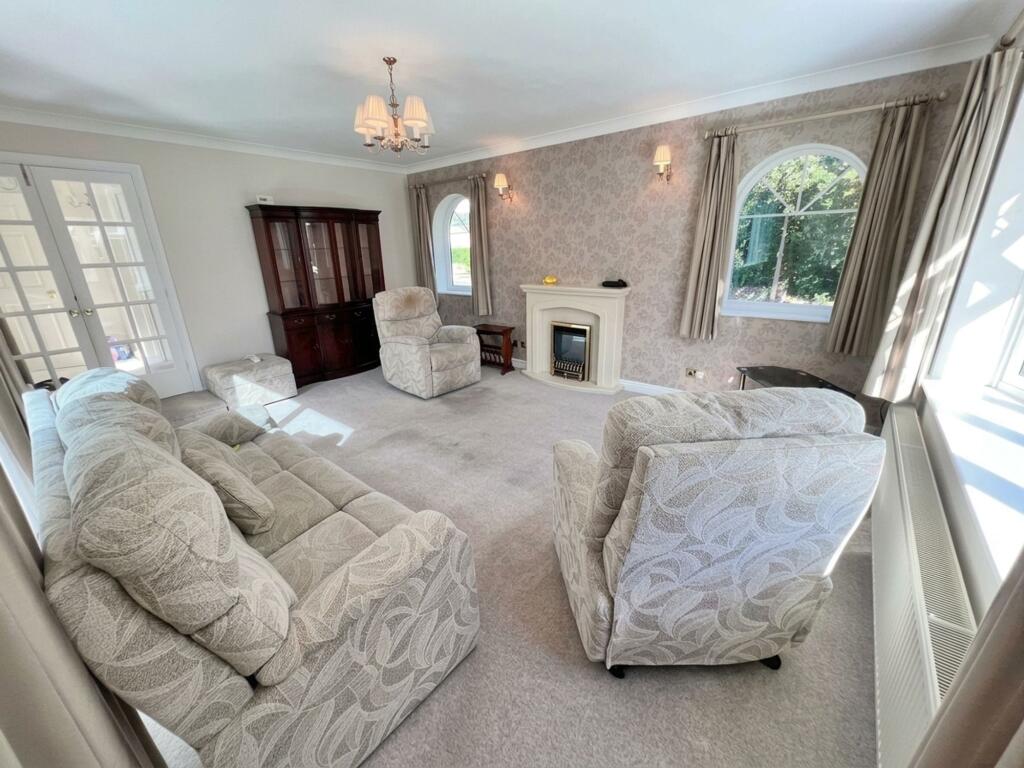 Hawkroyd Bank Road, Huddersfield, HD4 photo 3