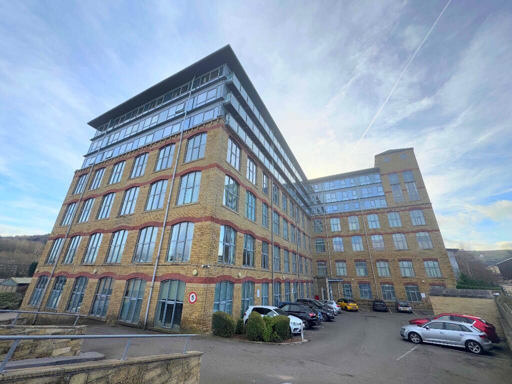 3-bed flat on Apt 90, The Silk Mill, HX5 9AR, £125,000