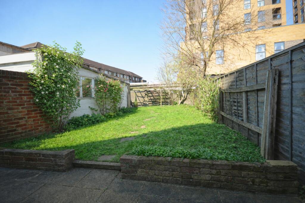 3 bedroom semi-detached house for rent