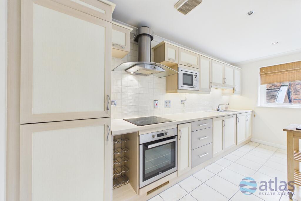 Apartment in Liverpool, Mossley Hill - View 3