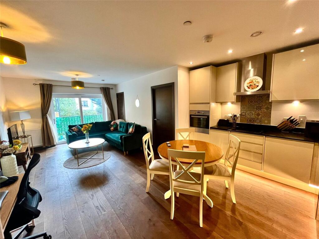 Fairfax Drive, Westcliff-on-Sea, Essex, SS0 photo 2
