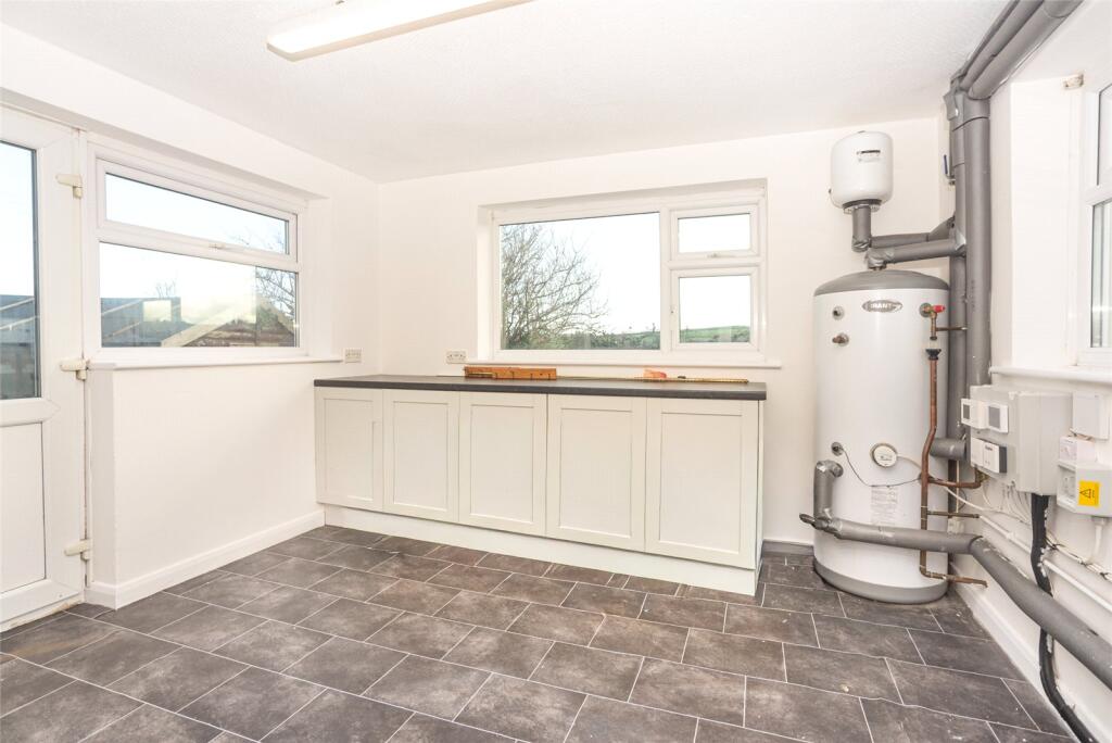 Y Fron Estate, Cemaes Bay, Isle of Anglesey, LL67 photo 4