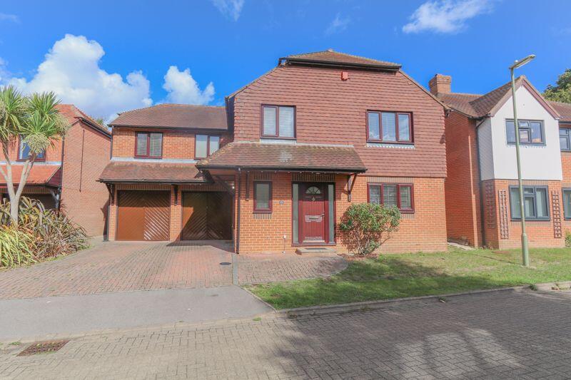 5-bed detached on Park Glen, Park Gate, £560,000
