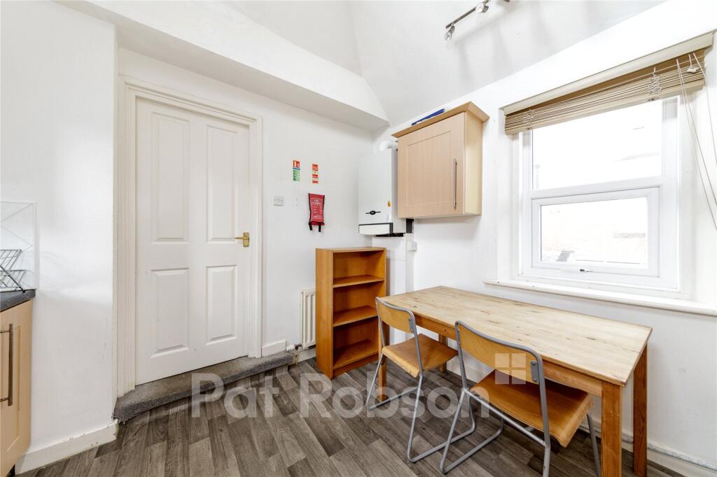 Apartment in Newcastle upon Tyne - View 4