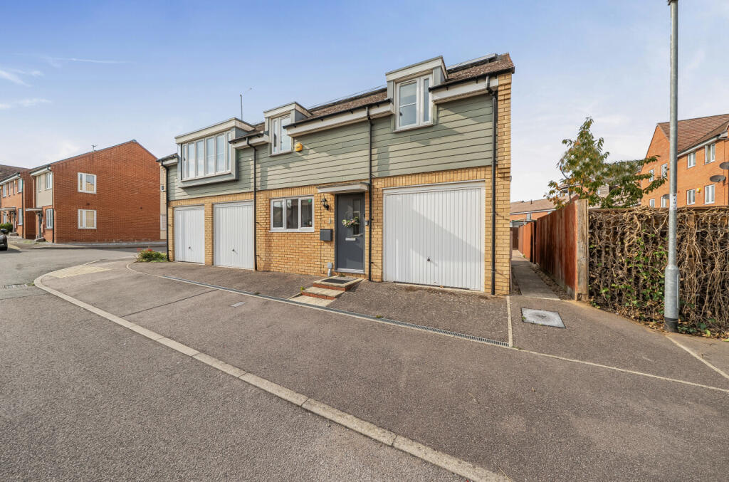 Main image of property: Vauxhall Way, Dunstable, Bedfordshire