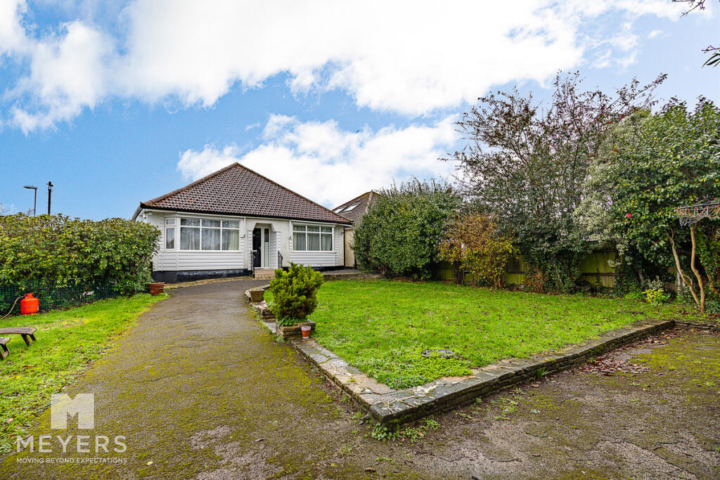 Main image of property: Oak Avenue, Christchurch, BH23 2
