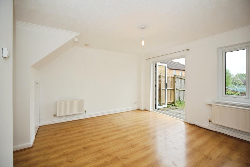 Main image of property: Clos Myddlyn, Beddau, Pontypridd