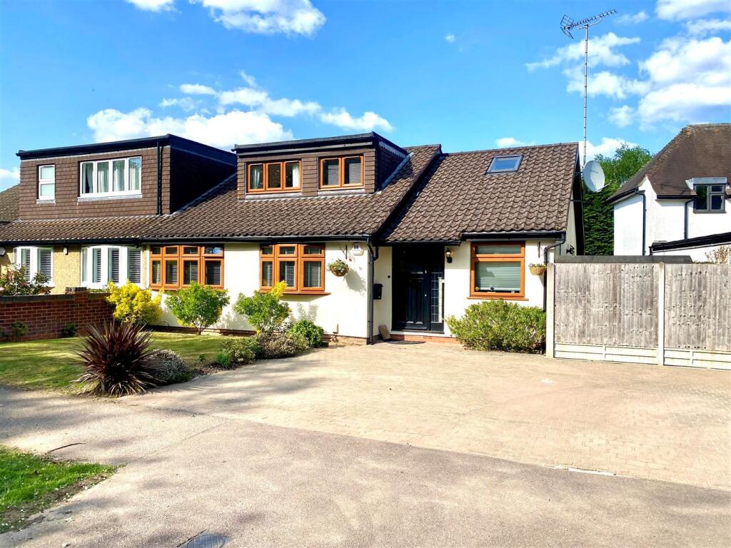 Main image of property: Santers Lane, Potters Bar