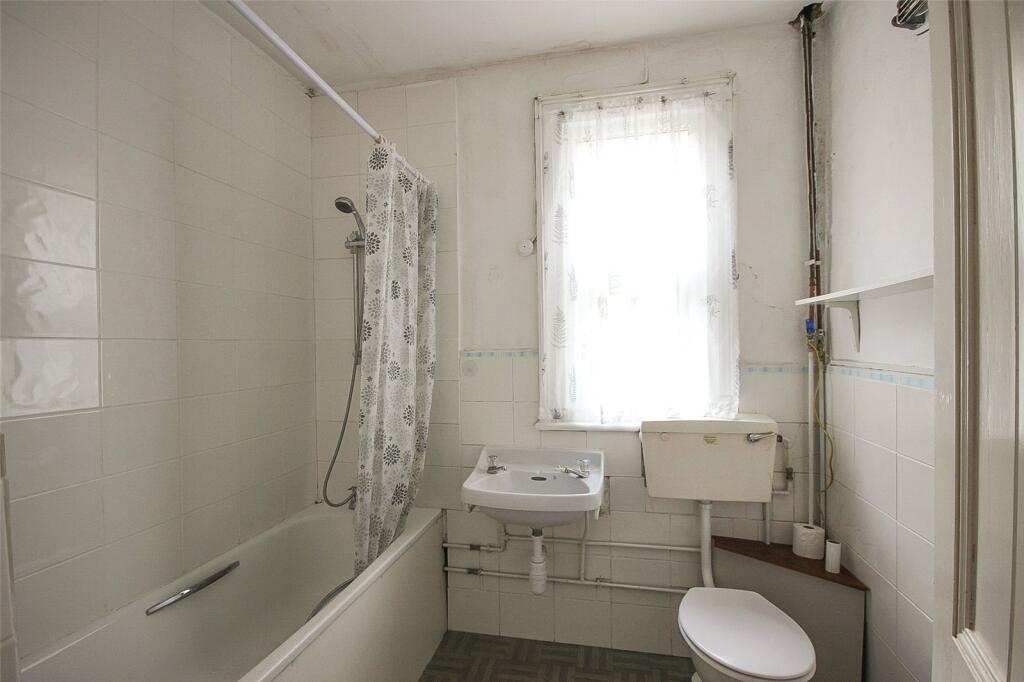 Bushmead Avenue, Bedford, Bedfordshire, MK40 photo 4