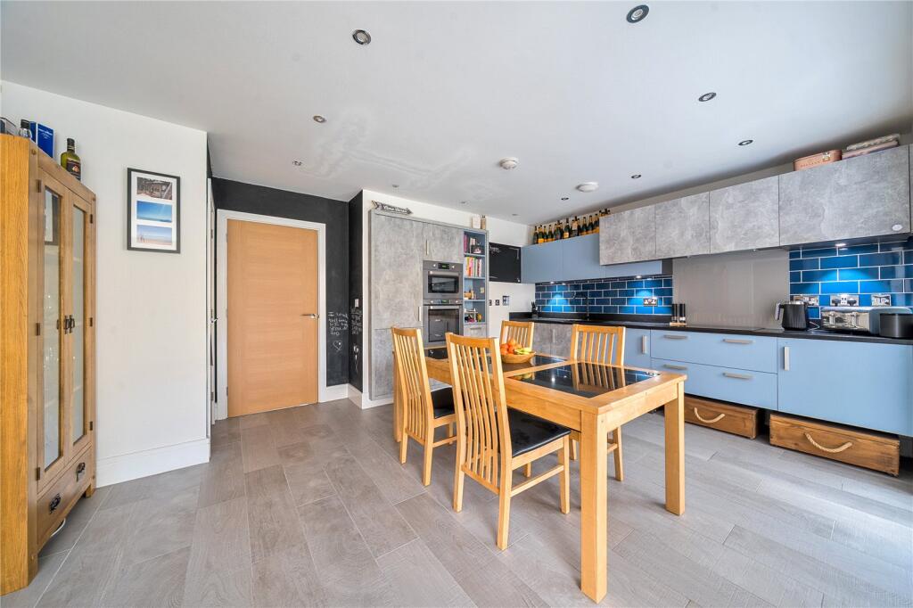 House in Leeds, Calverley - More