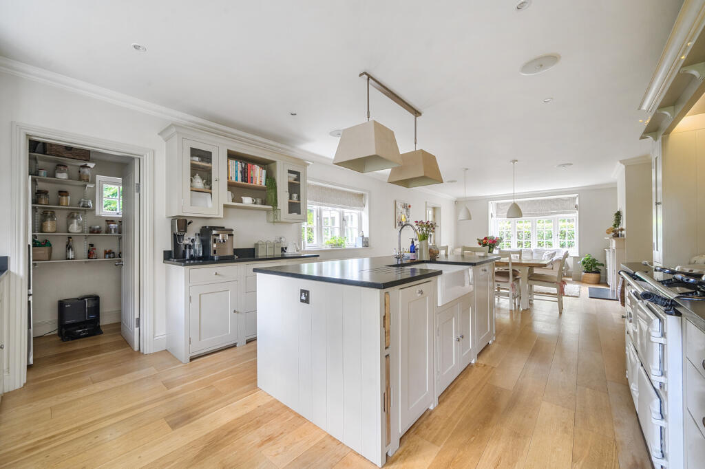Corry Road, Hindhead, GU26 photo 2