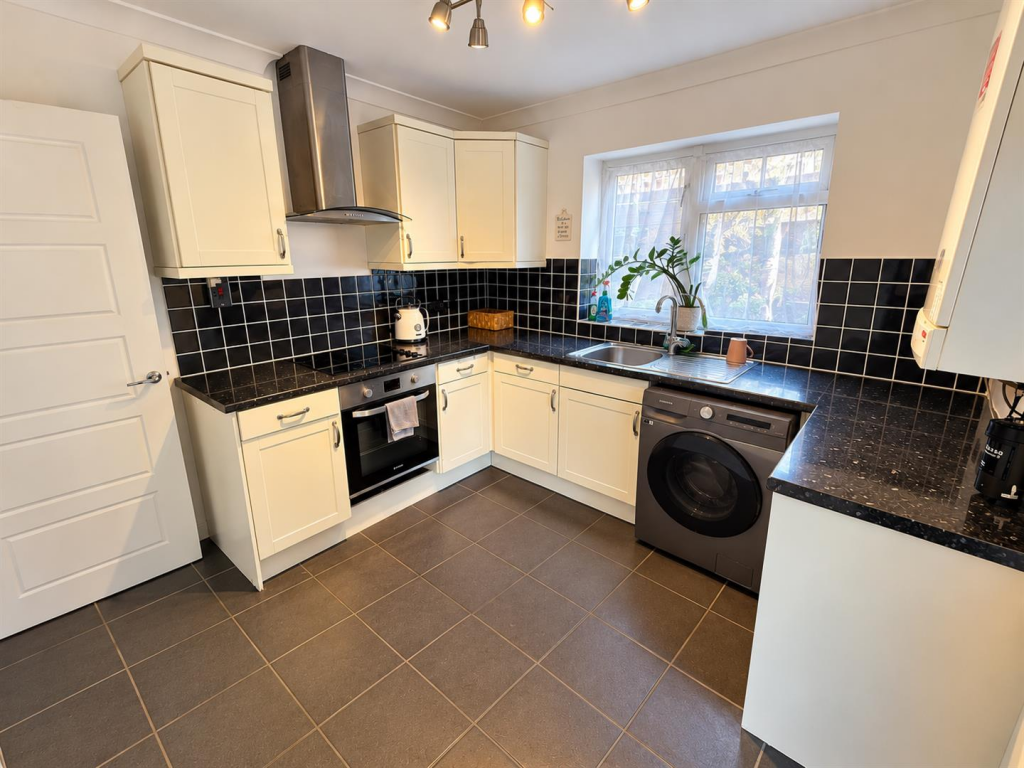 Apartment in London, Chingford - View 5
