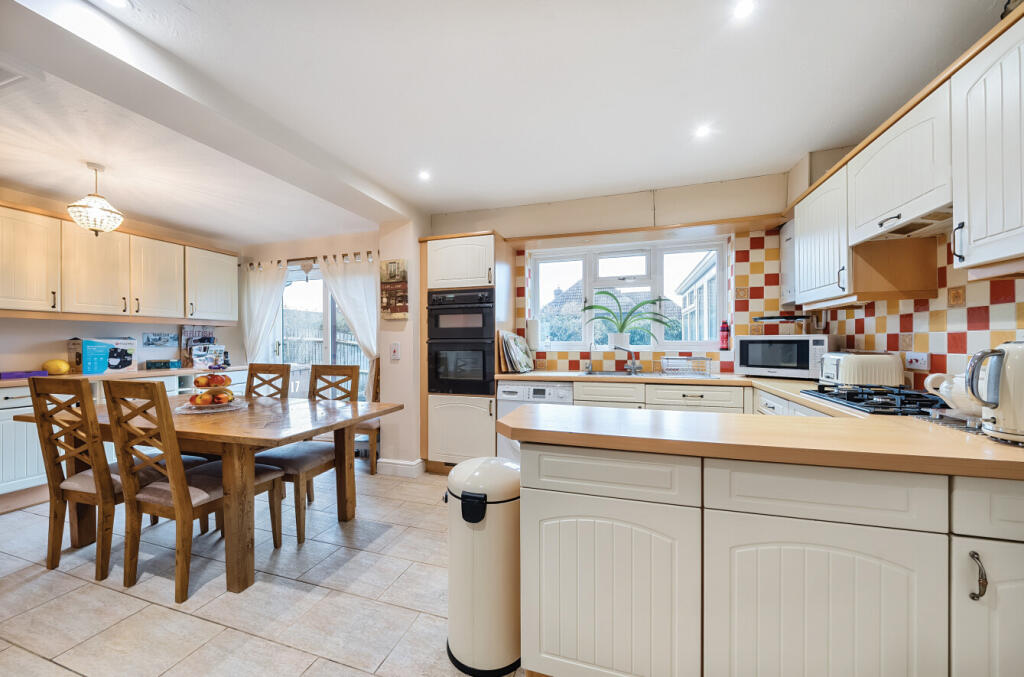 The Briars, Ash, Surrey, GU12 photo 4