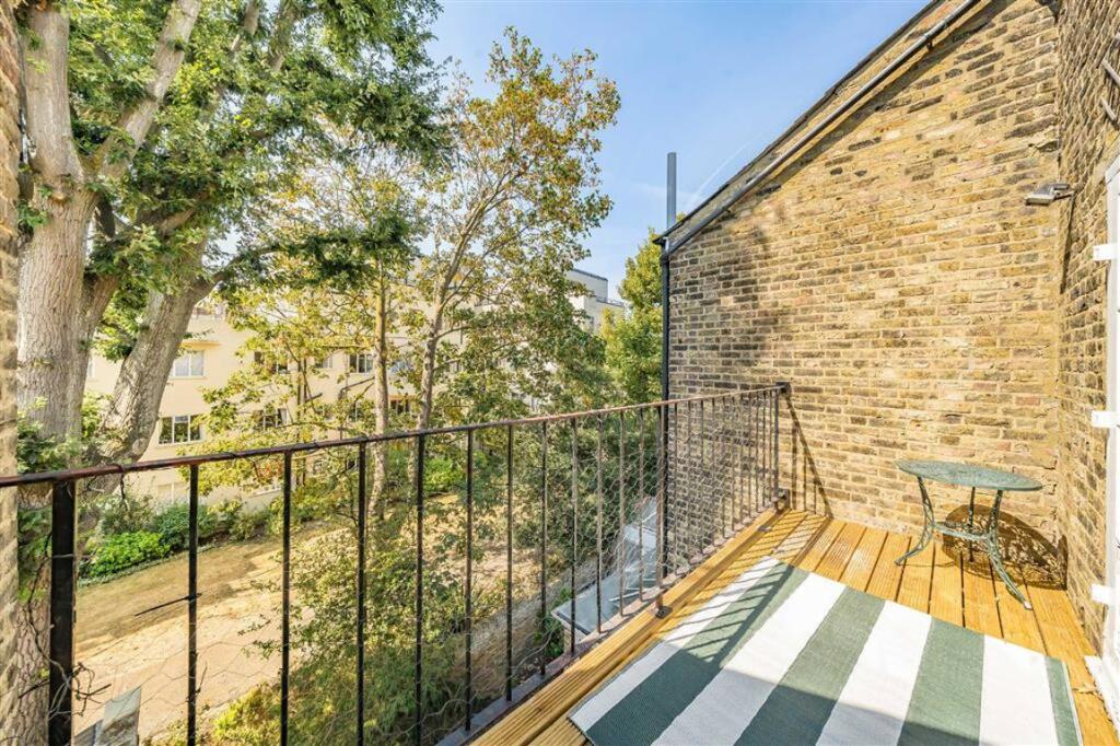 Apartment in London - View 4