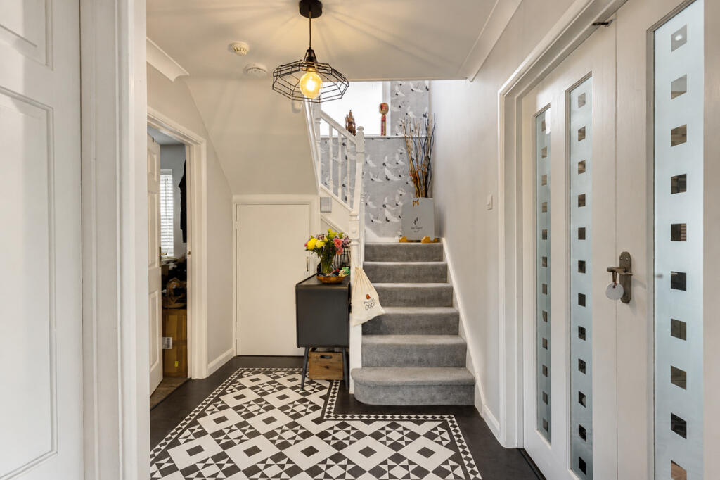 House in Castle Point, South Benfleet - View 5