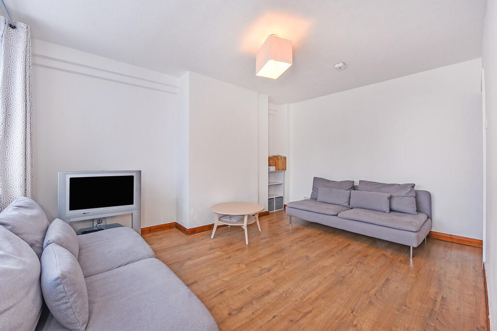 Wayneflete Place, Stanmore photo 2