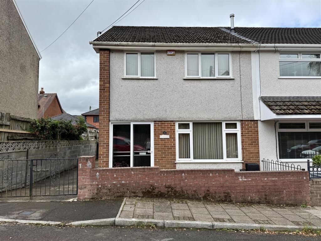 3-bed semi-detached on Cefndon Terrace, Hirwaun, Aberdare, £149,995