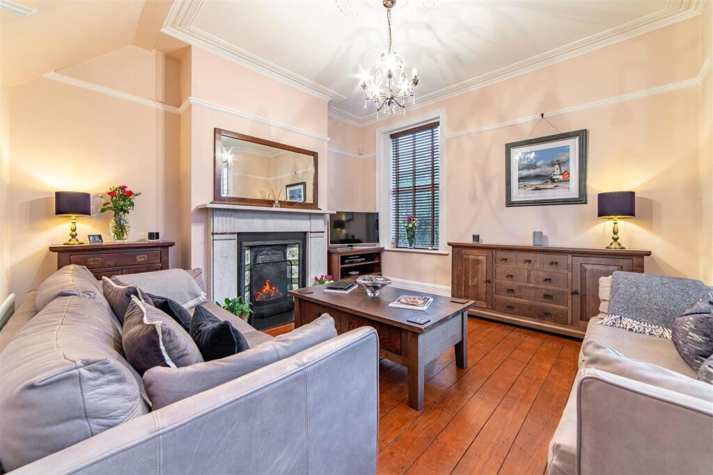 House in Newcastle upon Tyne, South Gosforth - More