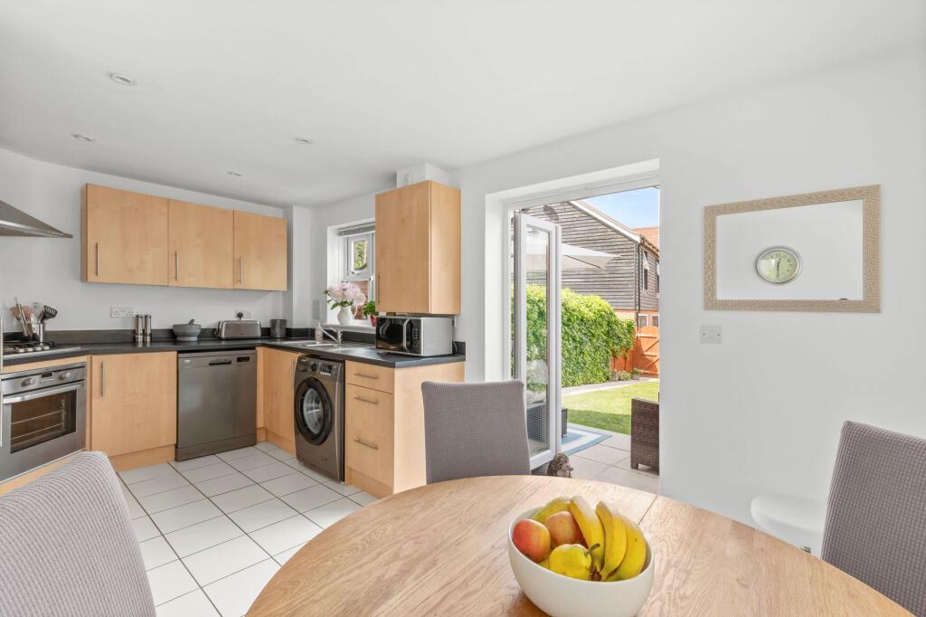 St. Dunstans Close, Monks Risborough, HP27 - View 4