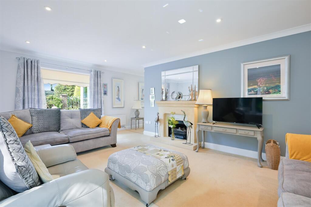 Dorking Road, Walton On The Hill photo 2