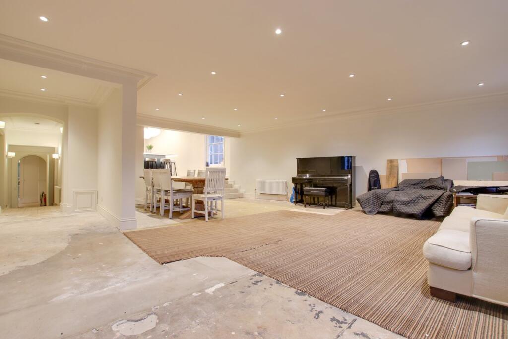 St Thomas Street, Lymington, SO41 photo 4