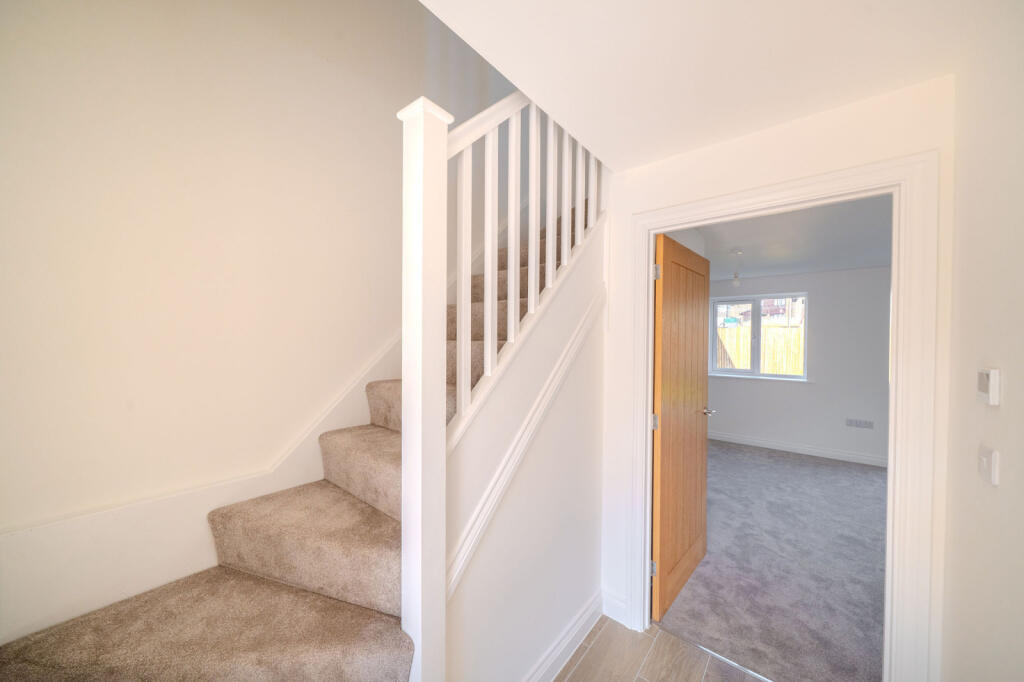 House in Gloucester - View 4