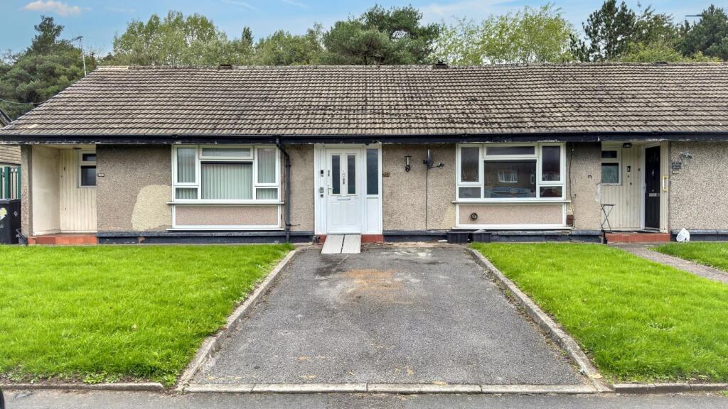 Main image of property: 204 Broadway, Urmston, Manchester, Lancashire, M41 7NN