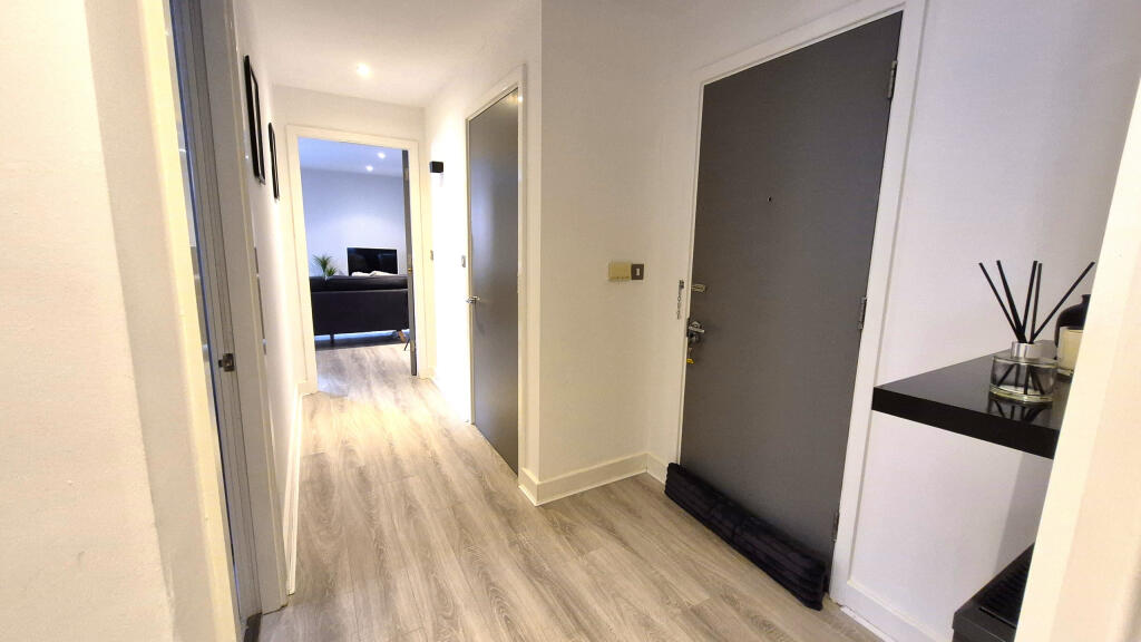 Apartment in Cheshire, City of Chester - View 2