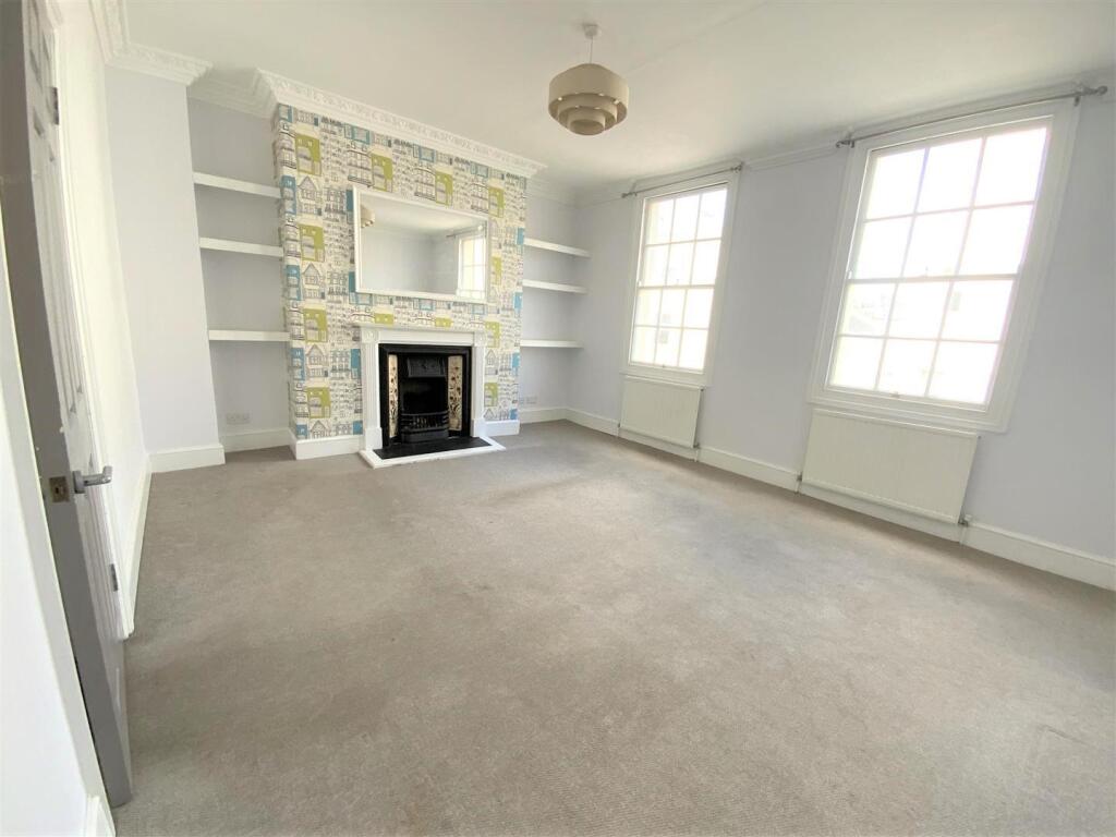 Apartment in Hove, Brunswick - View 2