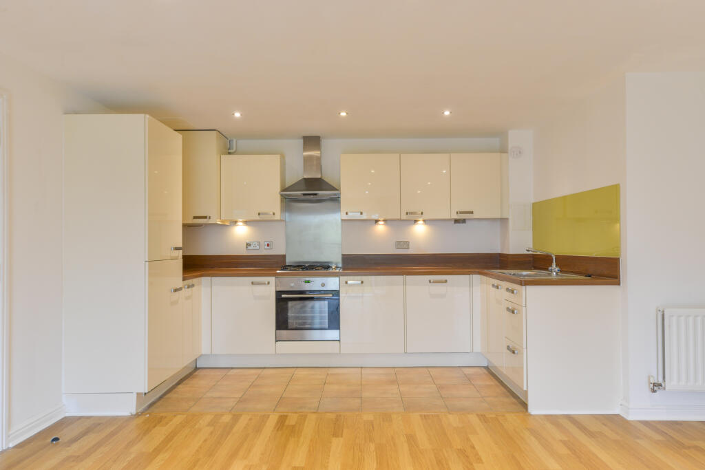 Apartment in St Albans - View 4