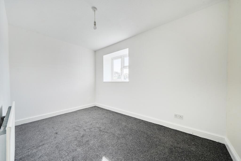 House in West Oxfordshire, Carterton - More