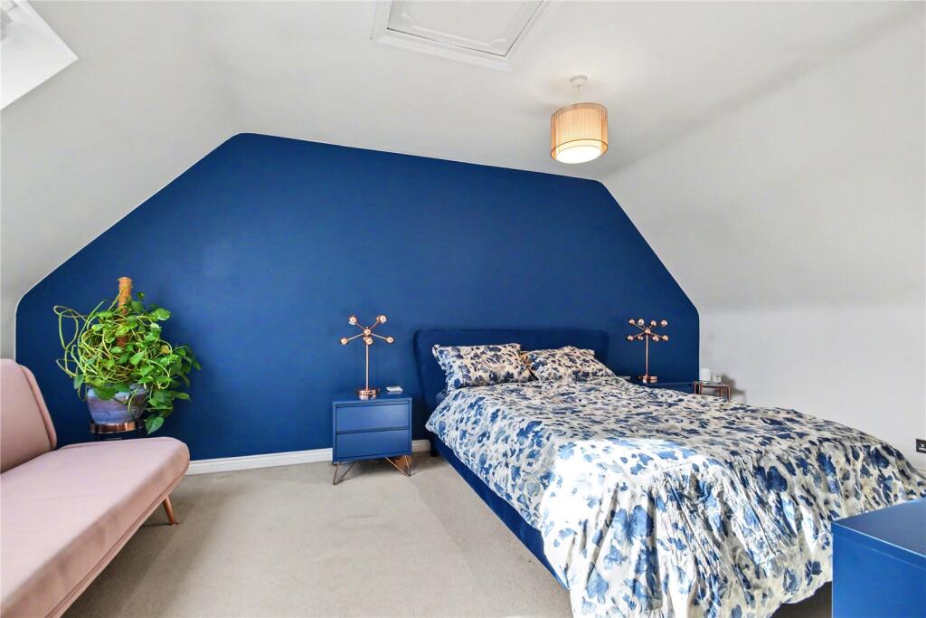 Falcon Close, Droitwich Spa, Worcestershire, WR9 photo 4