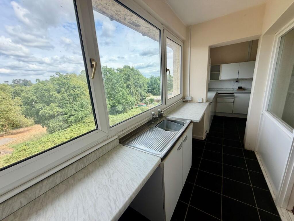 Apartment in Newport - View 5